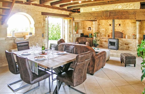 Saint-Amand-de-Coly House | 92 m² House ∙ 2 bedrooms ∙ 4 guests