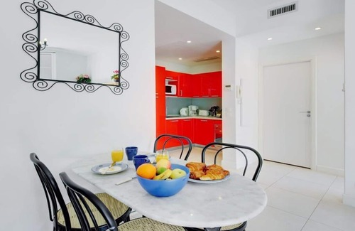 Carre d'Or Apartment | A beautiful apartment tastefully decorated .