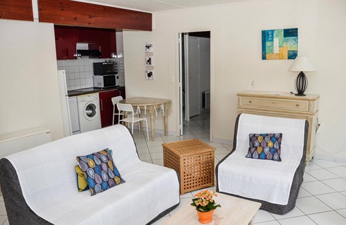 Le Pradet House | Amazing home in Le Pradet with kitchen
