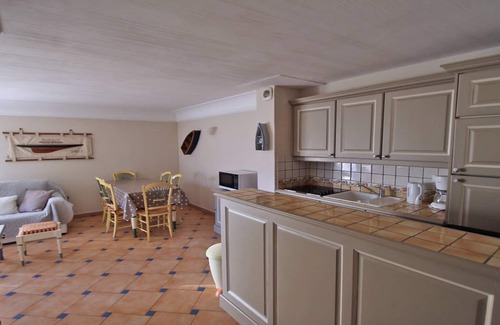 Sainte-Maxime City Centre Apartment | Apartment for 6 people – Swimming pool residence – Air conditioning – WiFi – Sainte.