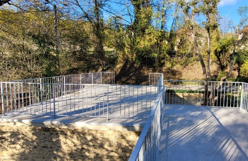 Saint-Leon-sur-Vezere Apartment | Apartment, Padma stay between Mousterians and Tibetans