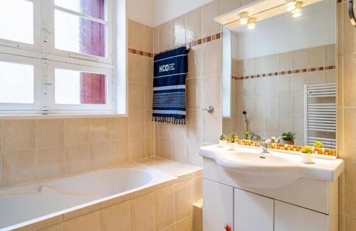 Biarritz Apartment | Apartment la République-1 by Interhome