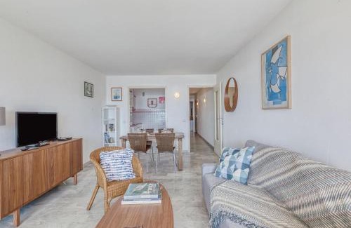 Sainte-Maxime City Centre Apartment | Apartment Les Mimosas by Interhome