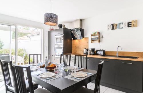 Mimizan-Plage Apartment | Apartment Les Patios de Flore-1 by Interhome