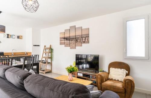 Mimizan-Plage Apartment | Apartment Les Patios de Flore-1 by Interhome
