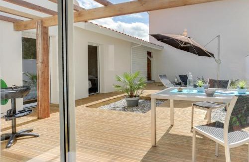 Mimizan-Plage Apartment | Apartment Les Patios de Flore-1 by Interhome