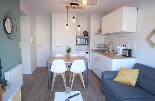 Angouleme Apartment | Appart T2 avec terrasse, parking et wifi
