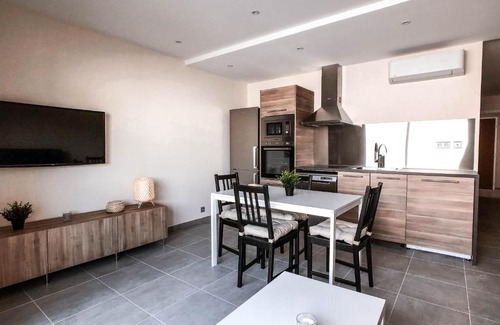 Le Lavandou Apartment | Appartement 2 pièces balcon et parking proche centre 3