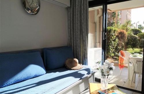 Cannes La Bocca Apartment | Appartement Contemporain Bord de Mer avec Jardinet et Piscine, Cannes La Bocca - FR-1-609-3