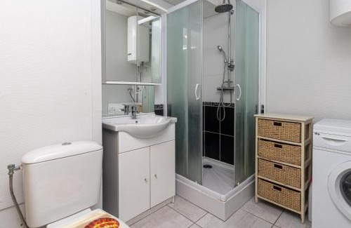 Le Penon Apartment | Appartement lumineux à 300m de l'océan et proche du marché, rez-de-chaussée, terrasse aménagée. - FR-1-239-1041