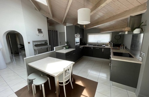 La Rochelle House | Architect-designed house with heated pool