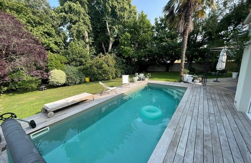 La Rochelle House | Architect-designed house with heated pool