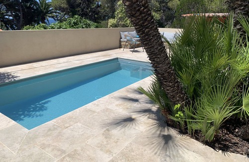 Toulon - Hyeres House | BEACH on foot! at 50 meters. Very beautiful villa. Pool & palm trees. Almanarre