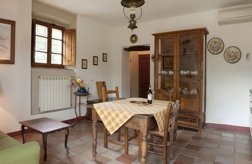 San Gimignano Apartment | Beautiful apartment for 3 guests with pool, WIFI, A/C, pets allowed and panoramic view