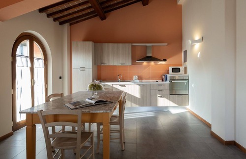 Larciano House | Beautiful apartment in villa for 4 guests with WIFI, A/C, pool, TV and panoramic view