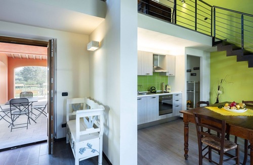 Larciano House | Beautiful apartment in villa for 5 guests with A/C, WIFI, pool, TV and patio