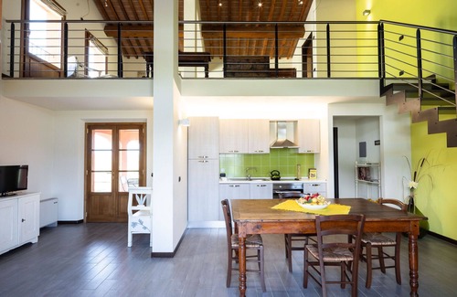 Larciano House | Beautiful apartment in villa for 5 guests with A/C, WIFI, pool, TV and patio