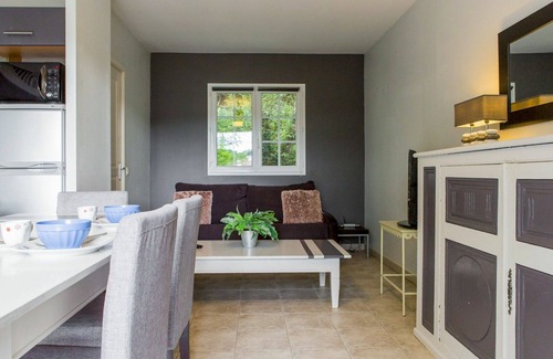 La Bastide-Clairence Apartment | Beautiful apartment for 6 people with WIFI, pool, TV, terrace and pets allowed