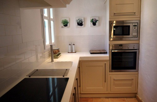 Roussillon Villa | Beautiful Provence House in the Luberon - Heated Swimming Pool & Large Gardens.