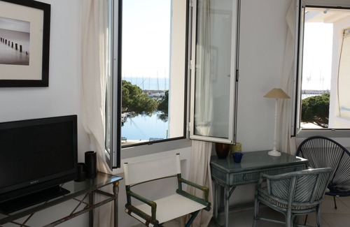 Miramar Apartment | Beautiful T2 apartment on 1st floor on the Port of La Londe Les Maures