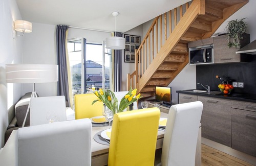 Biscarrosse Plage Apartment | Beautiful, warmly decorated apartment-1st line sea-Pool