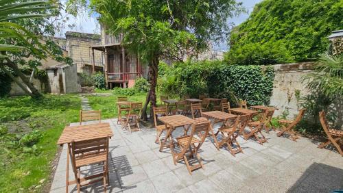 Grand Parc-Paul Doumer Hostel | Bed in 6-Bed Mixed Dormitory Le Jardin Cafe