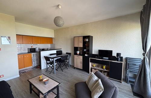 Biscarrosse Plage Apartment | Biscarrosse Beach: 1BR Apt with Terrace, Parking, Oceanfront