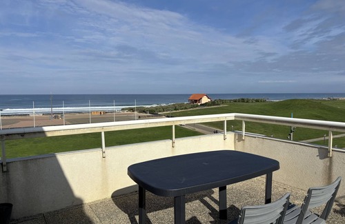 Biscarrosse Plage Apartment | Biscarrosse Beach: 1BR Apt with Terrace, Parking, Oceanfront