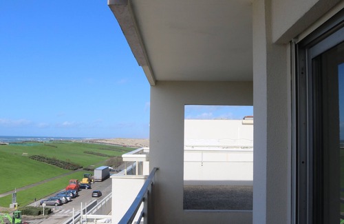 Biscarrosse Plage Apartment | Biscarrosse Beach: 1BR Apt with Terrace, Parking, Oceanfront