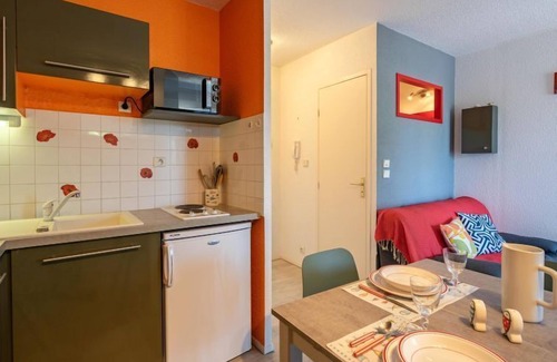 Saint-Georges-de-Didonne Apartment | Bleu Marine by Interhome