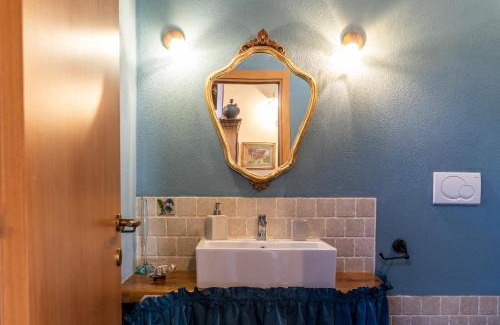Empoli House | Blu room