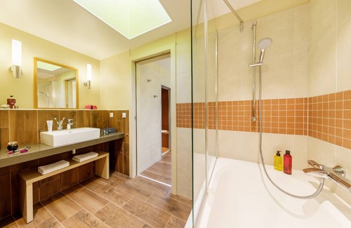 Les-Trois-Moutiers Cottage | Cabin ∙ 2 bedrooms ∙ 4 guests