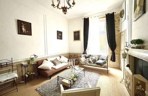 Sarlat-la-Caneda Historic Center Apartment | CAPORIZON propose Douceur et élégance plein centre Sarlat