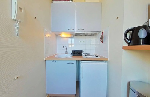 La Rochelle City Centre Apartment | Charming 1BR Apt in Historic Building, Central La Rochelle, Near Old Port, Private Parking