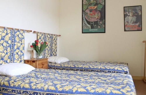 La Rochelle City Centre Apartment | Charming 1BR Apt in Historic Building, Central La Rochelle, Near Old Port, Private Parking