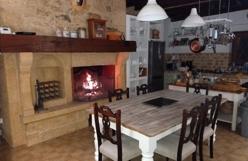 Saint-Vincent-de-Cosse Villa | Charming Farmhouse Villa, Private Pool, WiFi, 4G, 3.5 Hectares - Beynac, Sarlat