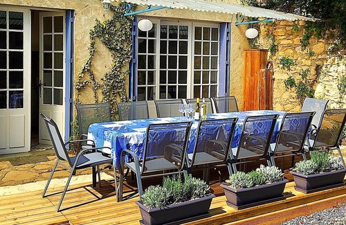 Saint-Vincent-de-Cosse House | Charming 5 Bedroom Farmhouse, close to river + tourist sites. Sleeps 12 + babies