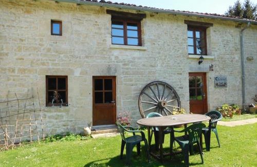 Sauze-Vaussais Bed & Breakfast | Chatenet