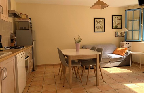 Calviac-en-Perigord Cottage | Comfortable cottage in a wooded area by the pool near Sarlat