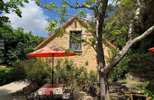 Calviac-en-Perigord Cottage | Comfortable cottage in a wooded area by the pool near Sarlat