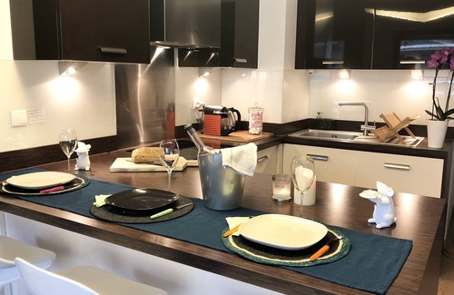 Couronne Urbaine Apartment | Contemporary deluxe apartment in the heart of AIX EN PROVENCE view Ste Victoire