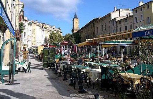 Couronne Urbaine Apartment | Contemporary deluxe apartment in the heart of AIX EN PROVENCE view Ste Victoire