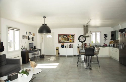 La Crau Villa | Contemporary villa in a quiet location with breathtaking views, swimming pool and not overlooked.