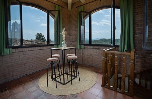 San Gimignano Apartment | Cosy apartment for 10 guests with WIFI, pool, A/C and panoramic view, close to San Gimignano
