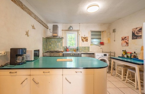Saint-Romain-de-Benet House | Cottage 'Gîte Le Cottage' with Shared Pool, Private Terrace and Wi-Fi