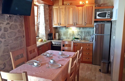 Dugi Rat Villa | Country House Rose Alley with Swimming Pool