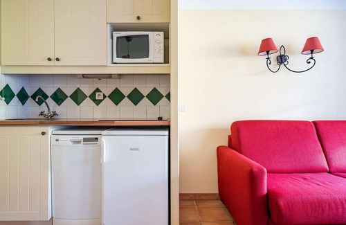 Ciboure Apartment | Cozy Apartment in Ciboure with Pool, Balcony, and Golf Nearby
