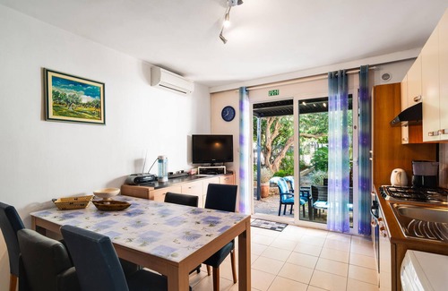 Supetar Apartment | Cozy apartment in Supetar with WiFi