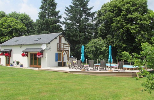 Montgibaud Cottage | Delightful gite in La Graffeuille with exclusive use of swimming pool & hot tub
