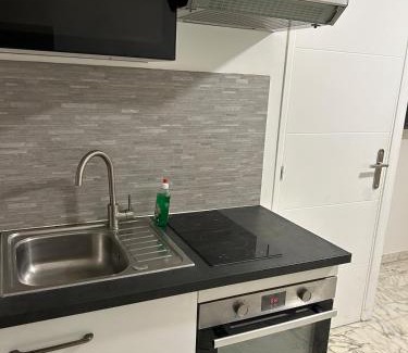 Saint-Laurent-du-Var Apartment | Deux pièces au centre-ville proche des plages et centres commerciaux